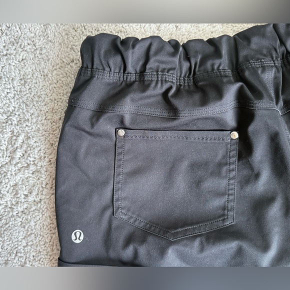 Lululemon Spring Break Away Short II Black size 12 - Picture 2 of 6